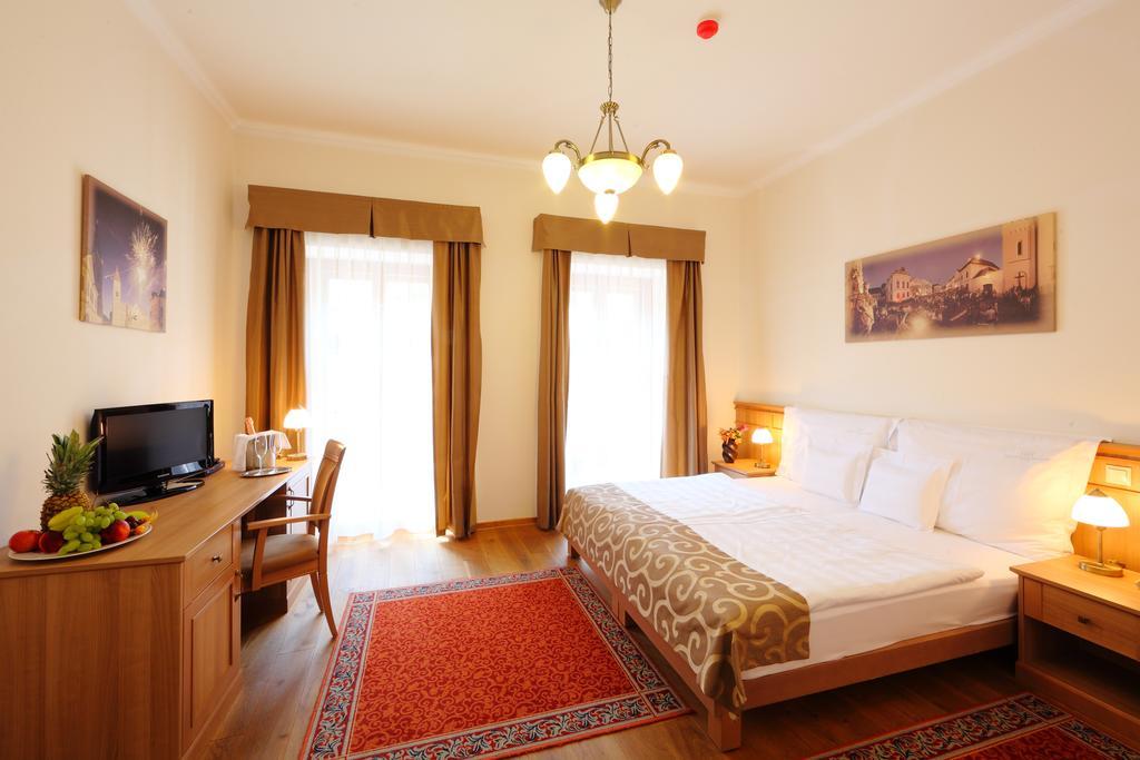 Hotel Historia & Historante Veszprem Room photo